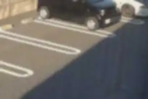 アパートの駐車場の契約をしている番号に違法駐車し騒いでいます