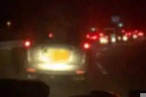 ボルボ 2代目V40 くすんだ水色。

東北自動車道下りにて前方がガラ空きにも関わらずいつまでも追越車線走り続けて後続を渋滞させやがった害虫車。
しばらくしてやっと走行車線へ退けたかと思ったら、そのまま最寄りのSAへ消え失せて行った。
その際に運転席見たらグラサン掛けた若目のチンカス野郎2匹がヘラヘラしながら駄弁ってた。